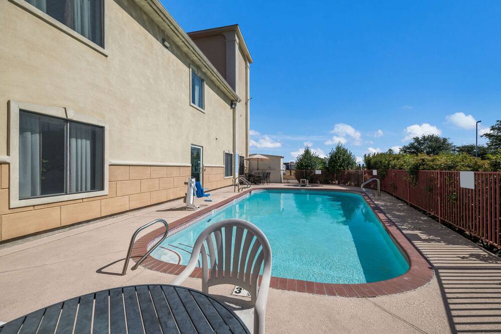 Photo of Outdoor in Terrell