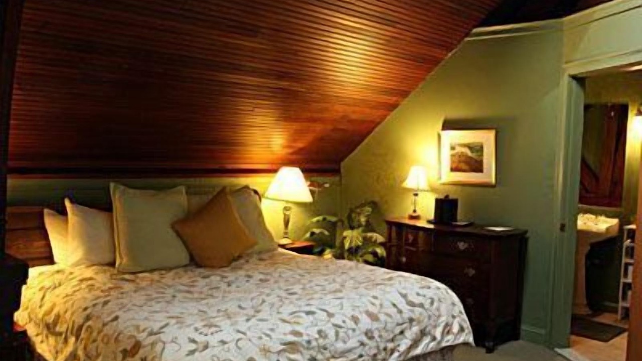 Photo of Others in Sandwich