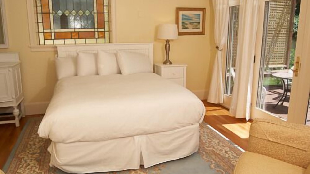 Photo of Others in Sandwich