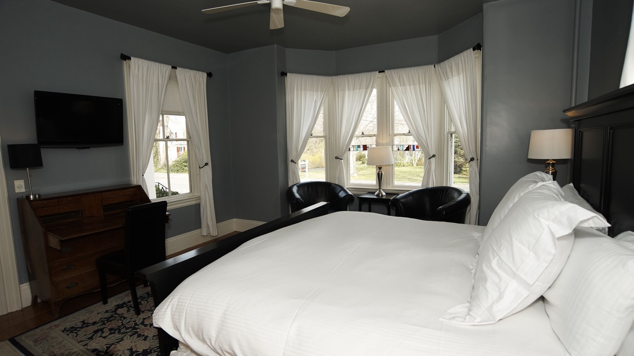 Photo of Others in Sandwich