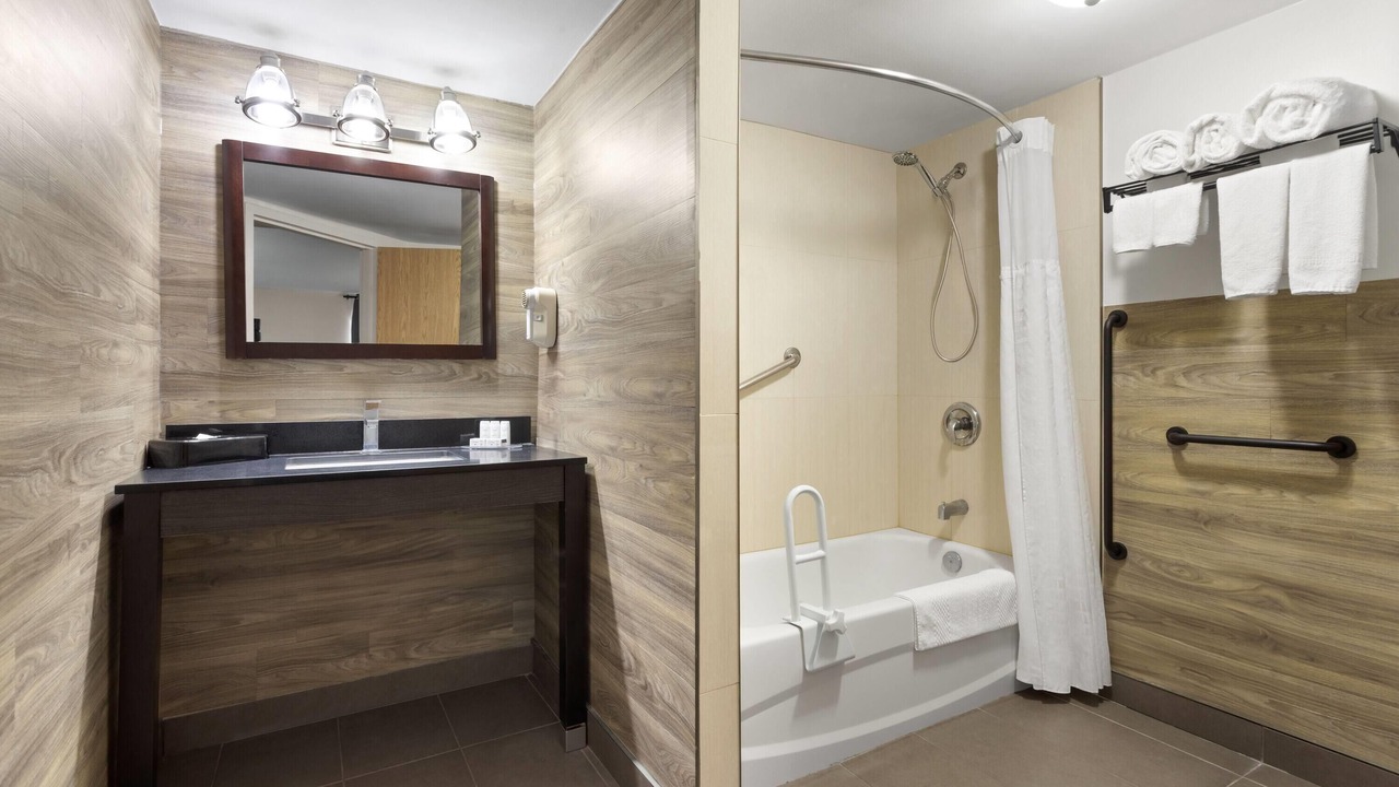Photo of Bathroom in Lindsay