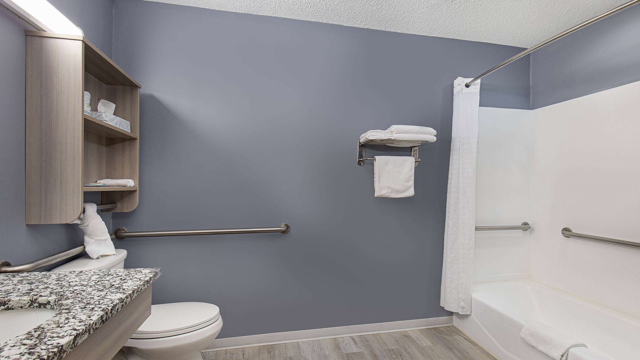 Photo of Bathroom in Dry Ridge