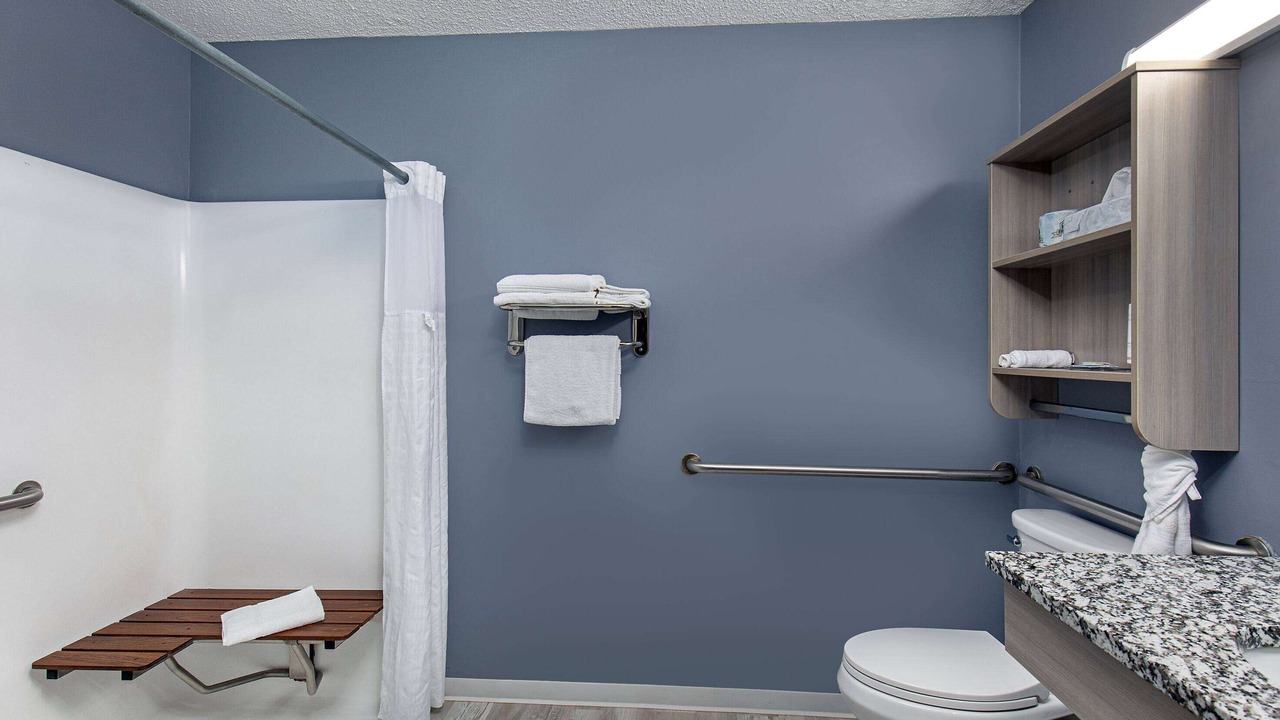 Photo of Bathroom in Dry Ridge