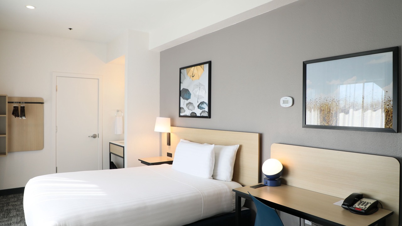 Photo of Bedroom in Old Mountain View