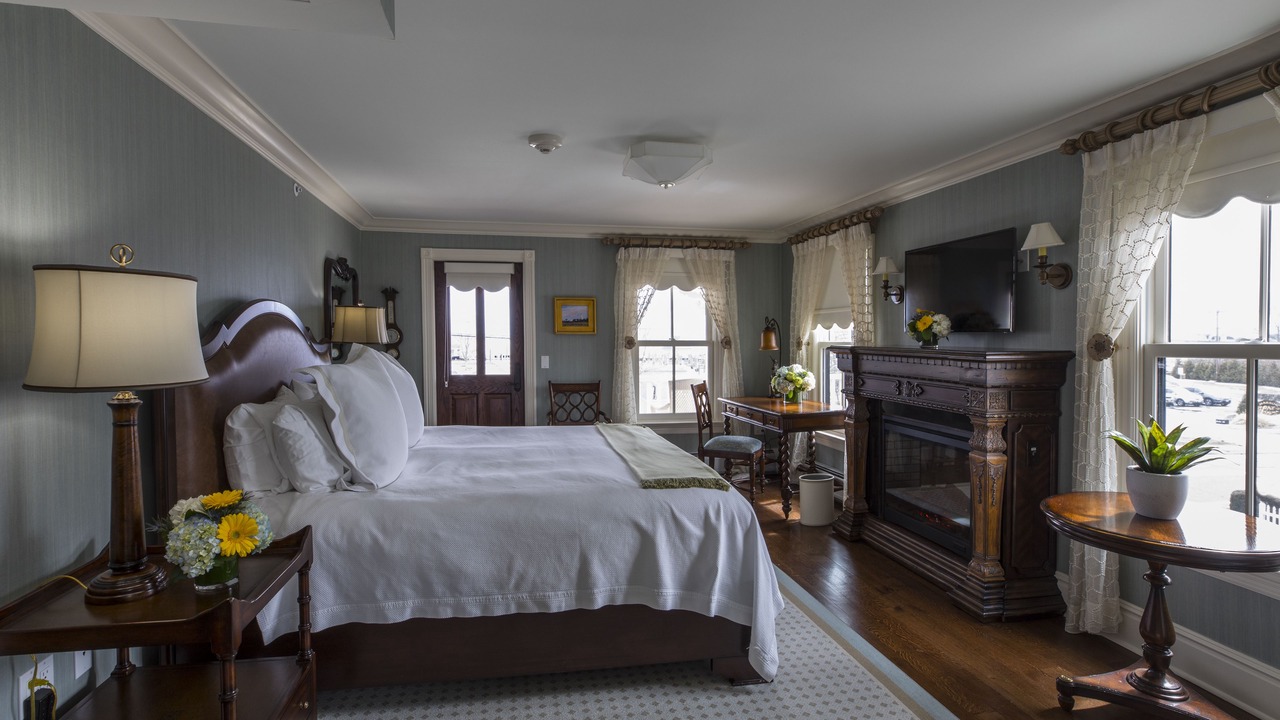 Photo of Livingroom in Old Saybrook Center