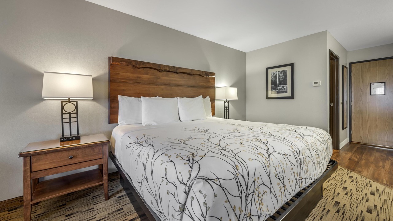 Photo of Bedroom in Cascade Locks