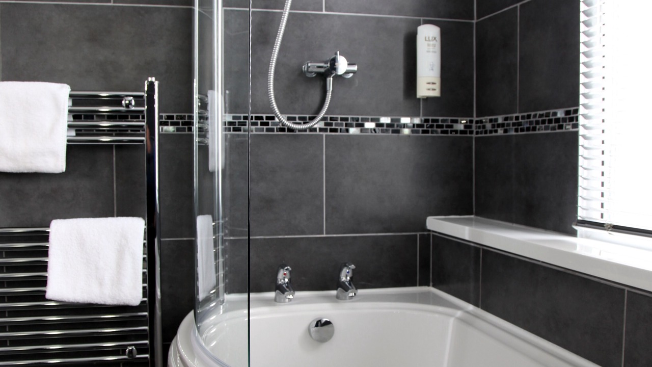 Photo of Bathroom in Lostwithiel