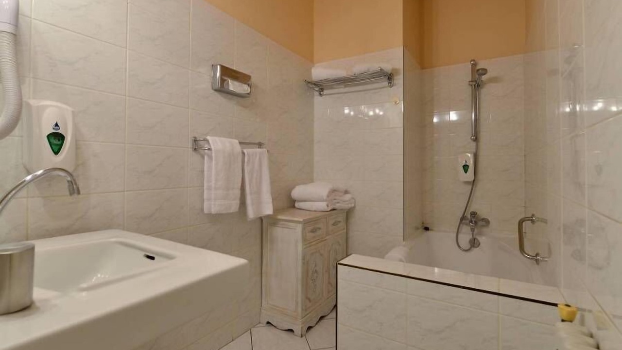 Photo of Bathroom in La Fayette-Eble