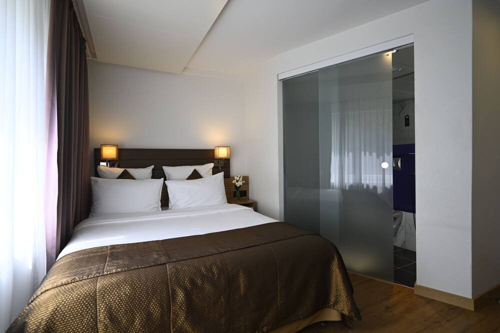 Photo of Bedroom in Hard
