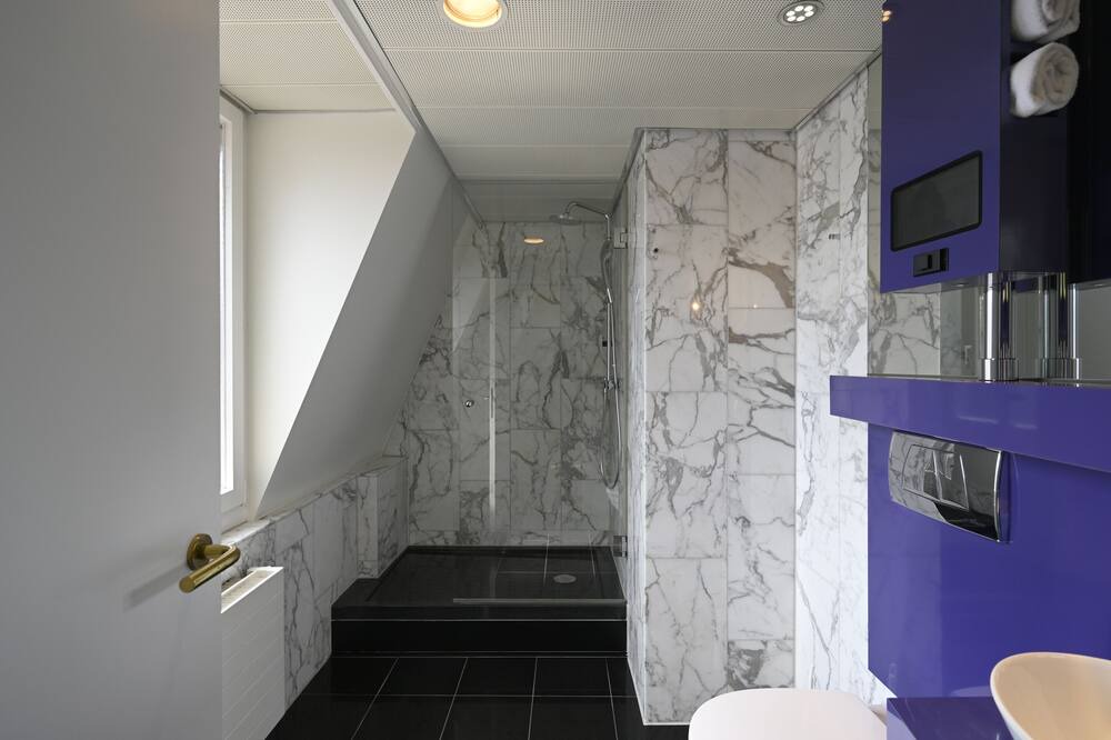 Photo of Bathroom in Hard
