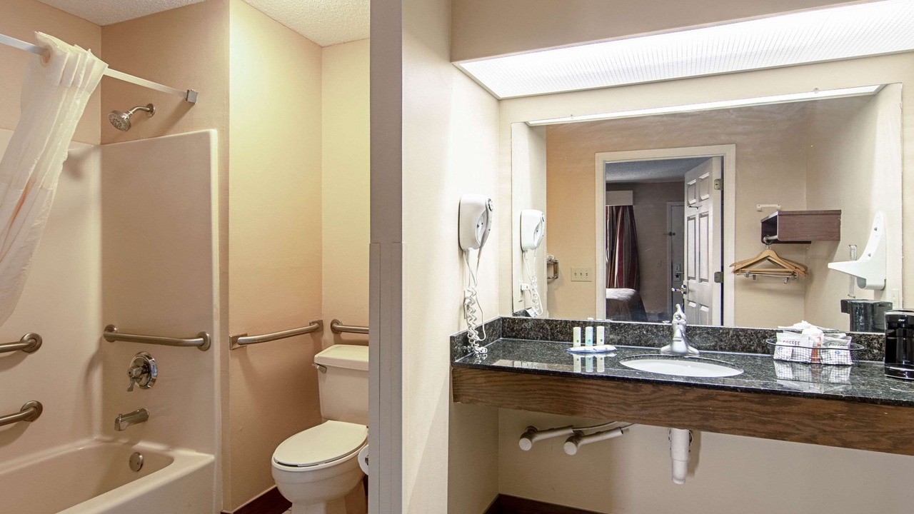 Photo of Bathroom in Thomaston