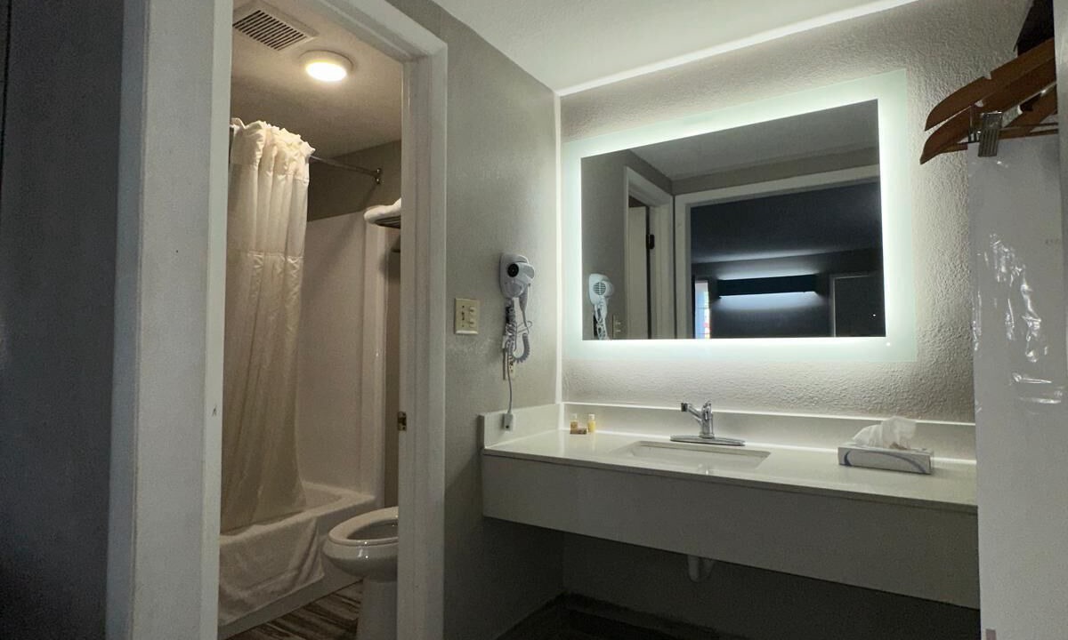 Photo of Bathroom in Winder