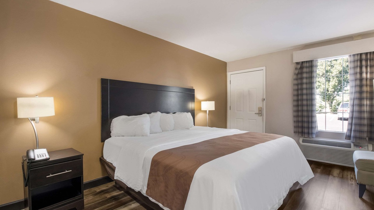 Photo of Bedroom in Decherd
