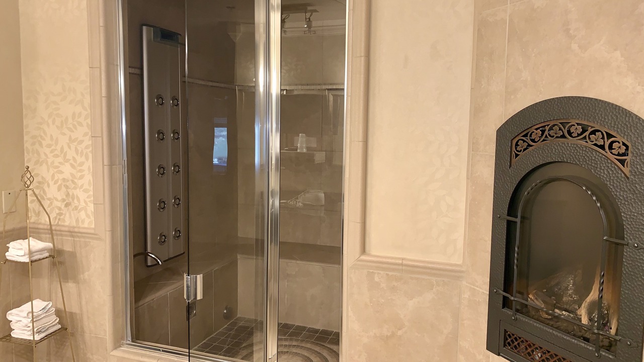 Photo of Bathroom in El Portal
