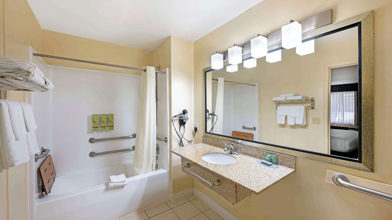 Photo of Bathroom in Ira