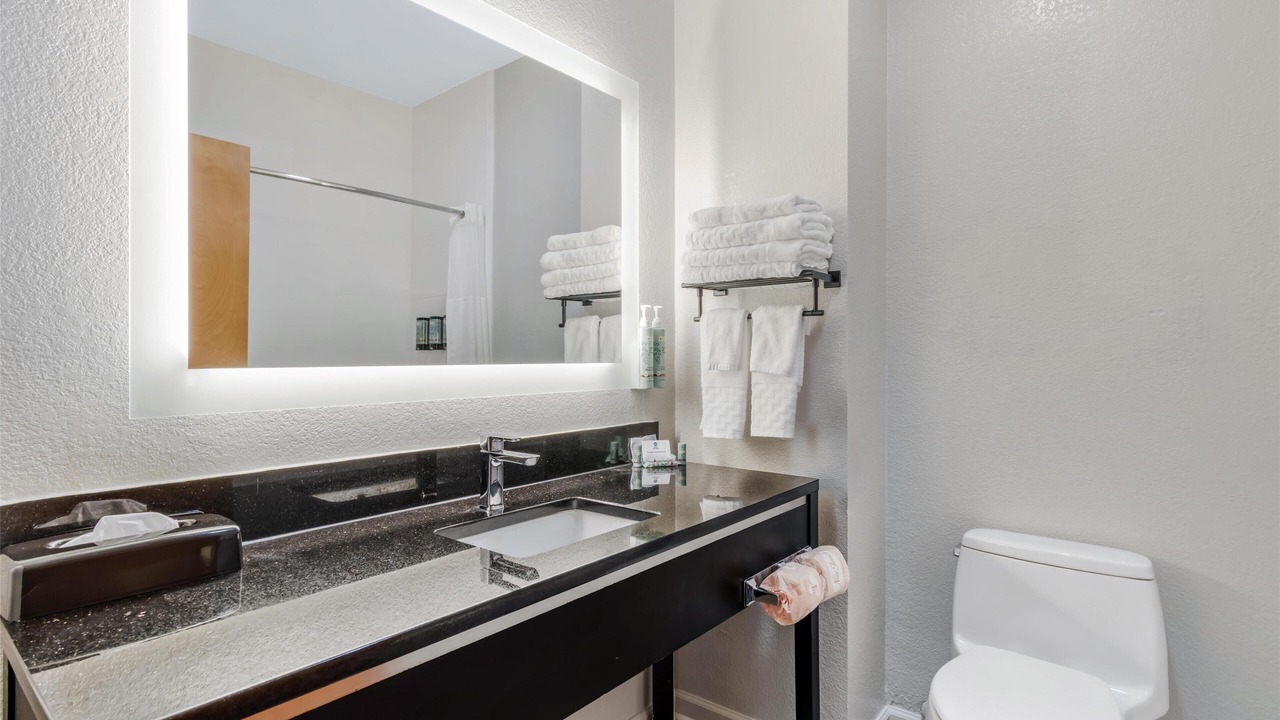 Photo of Bathroom in Commerce