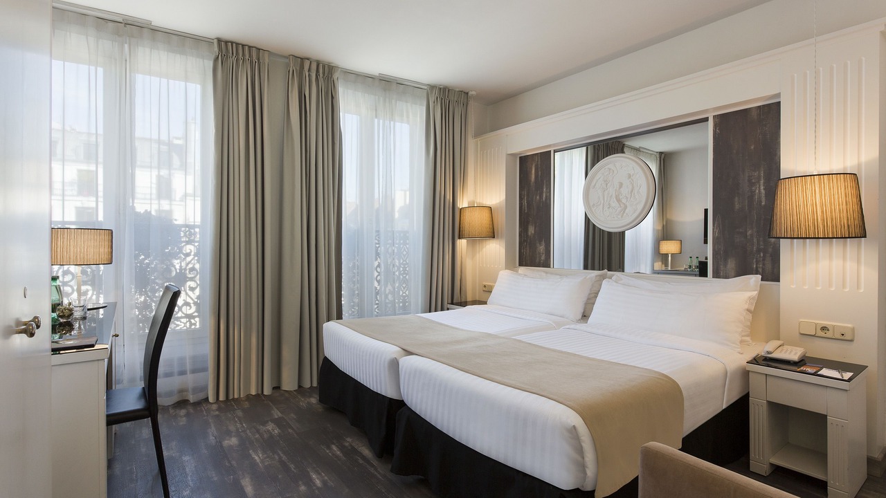 Photo of Bedroom in 2nd Arrondissement