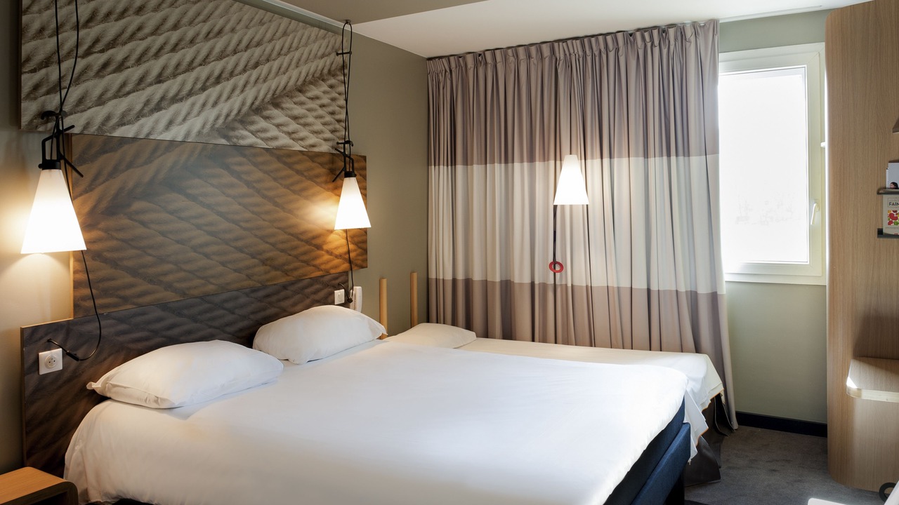 Photo of Bedroom in Saint-Denis