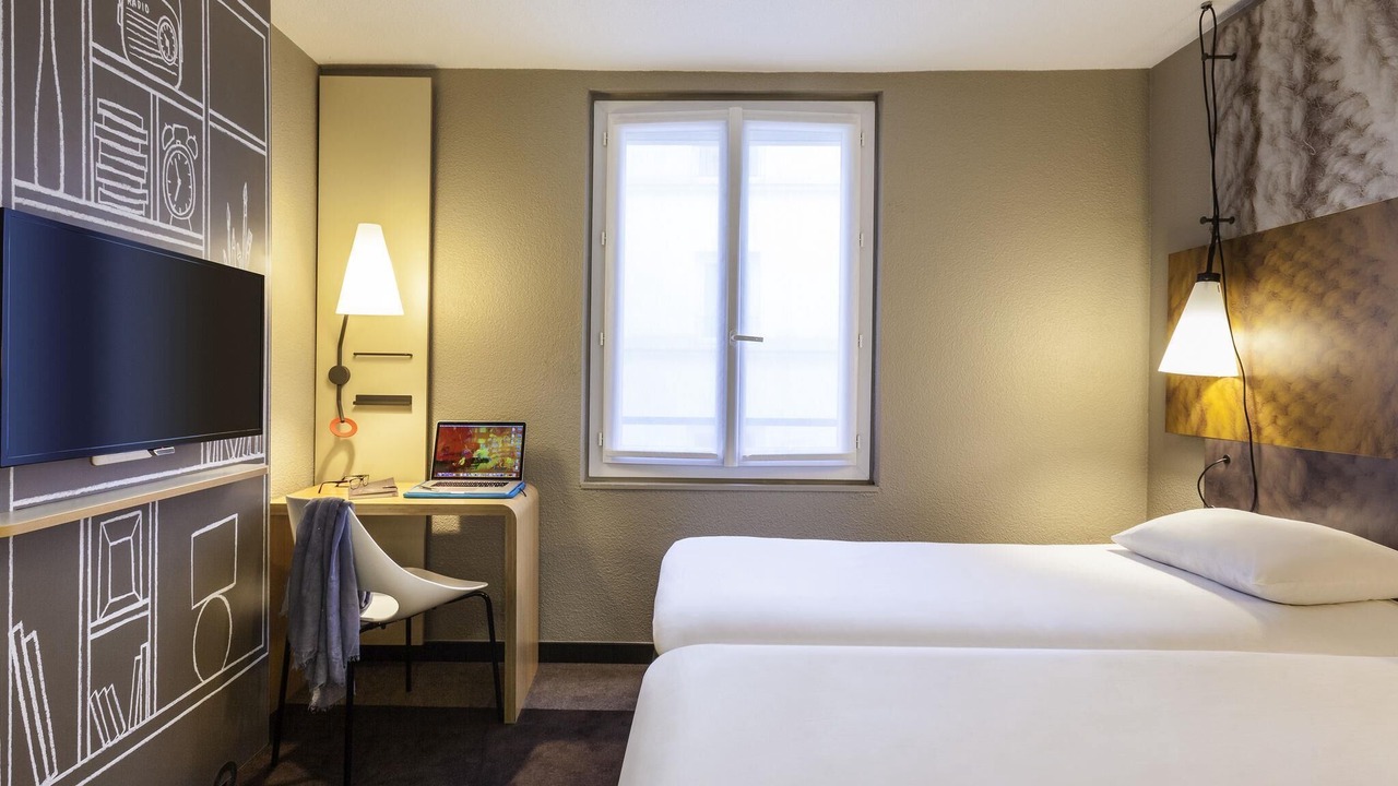 Photo of Bedroom in 10th Arrondissement