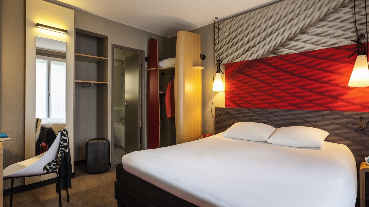 Photo of Bedroom in 10th Arrondissement