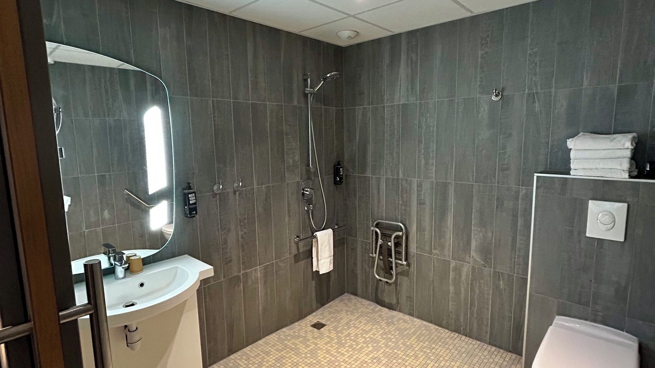 Photo of Bathroom in La Madeleine-Bellevue
