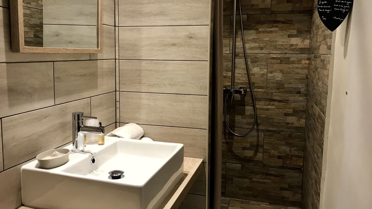 Photo of Bathroom in Avignon City Centre