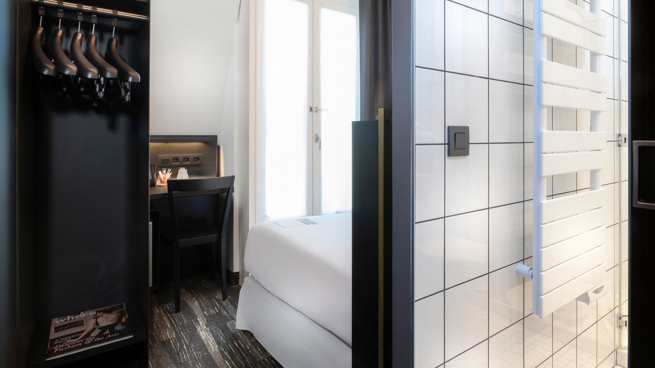 Photo of Bedroom in 10th Arrondissement