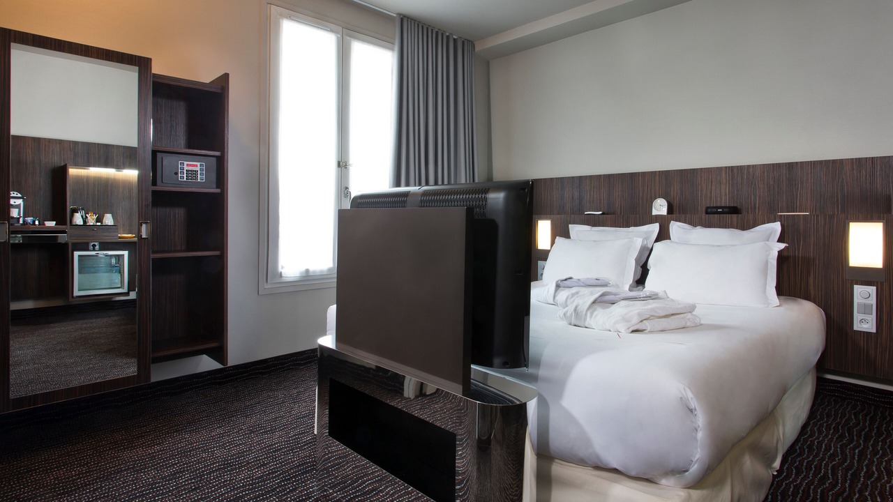Photo of Bedroom in 10th Arrondissement