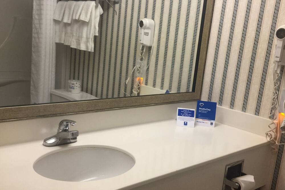 Photo of Bathroom in Banff Trail