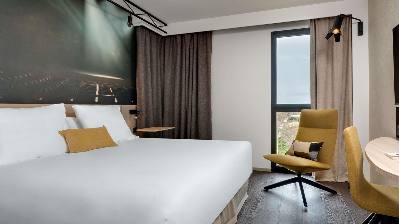 Photo of Bedroom in Antigone