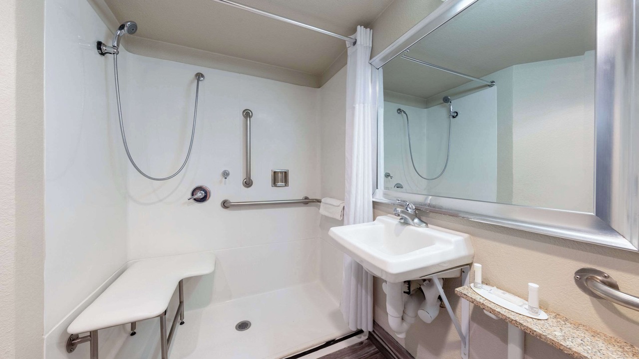 Photo of Bedroom in Lathrop