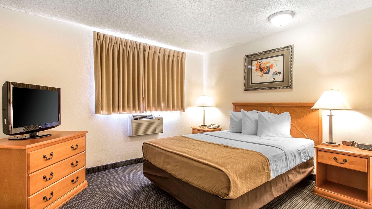 Photo of Bedroom in Clinton