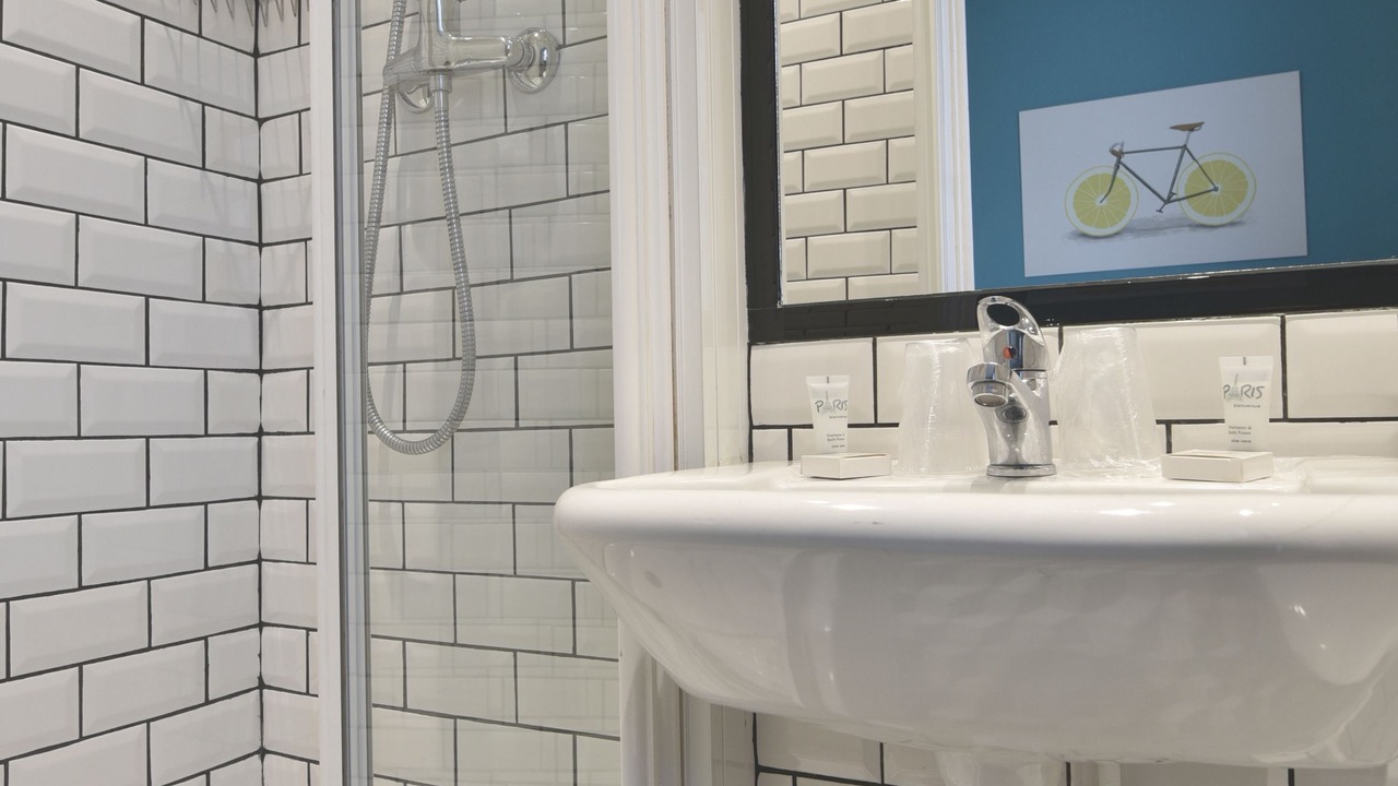 Photo of Bathroom in Saint-Lambert