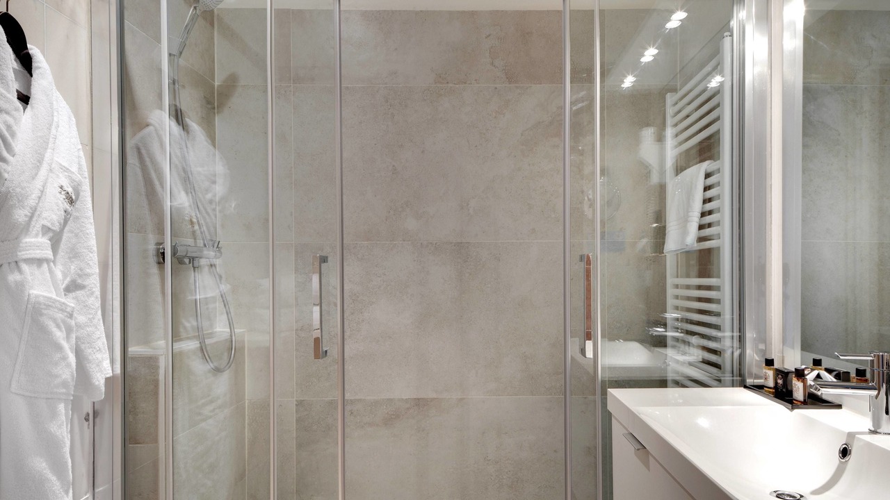 Photo of Bathroom in Saint-Etienne-de-Chigny