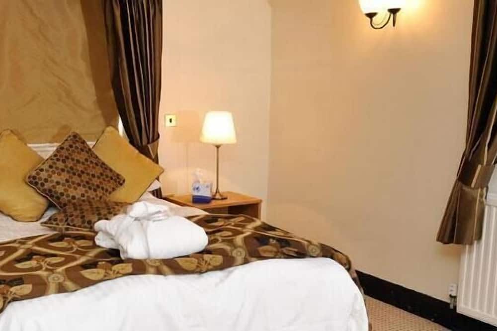 Photo of Bedroom in Manor