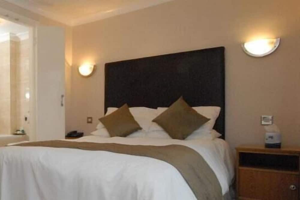 Photo of Bedroom in Manor