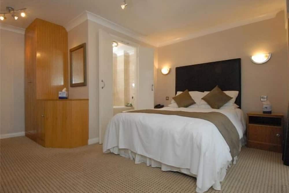 Photo of Bedroom in Manor