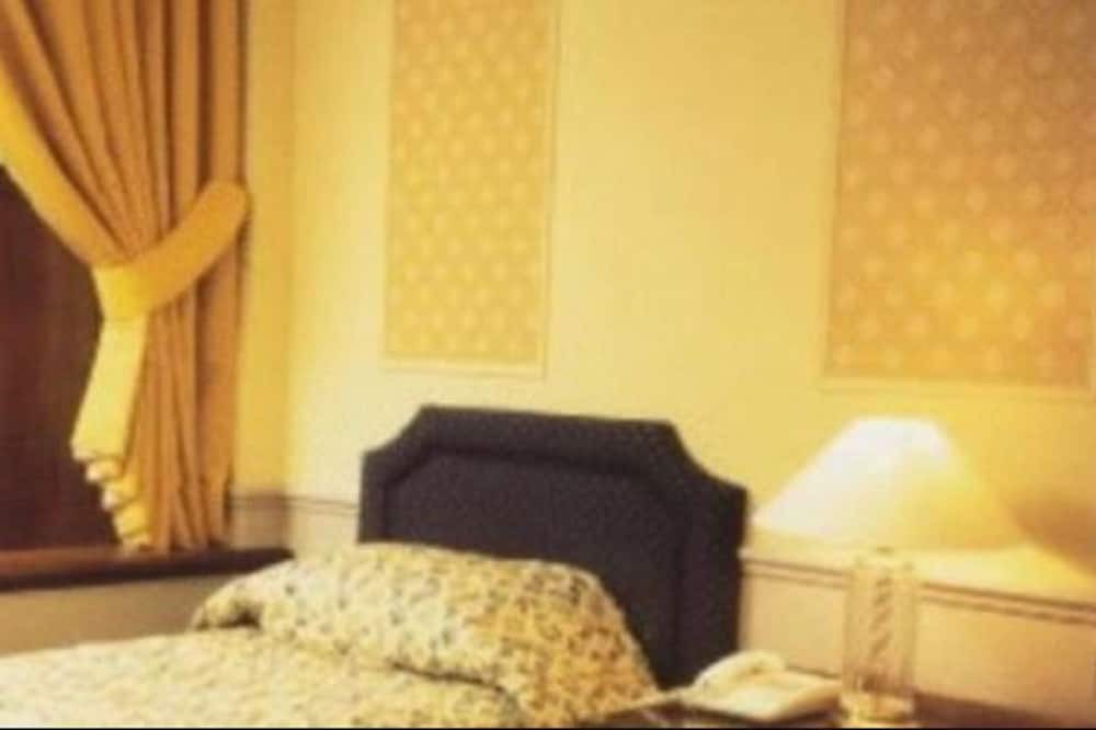 Photo of Bedroom in Manor