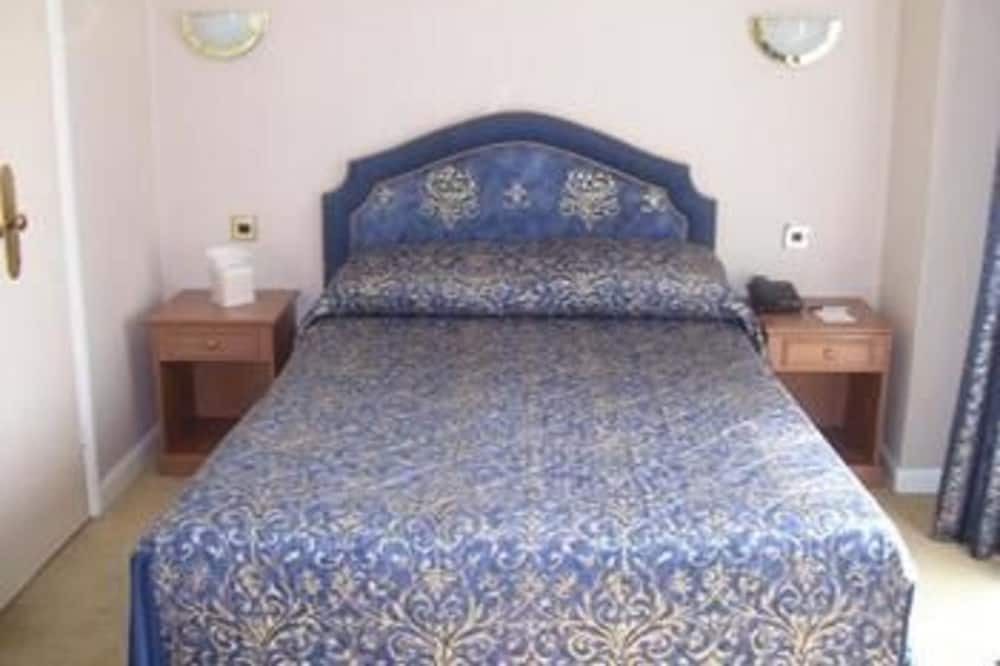 Photo of Bedroom in Manor