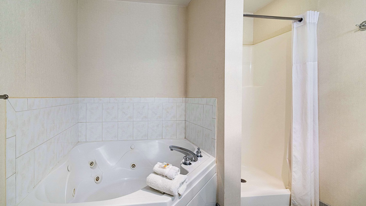 Photo of Others in Central Bridge