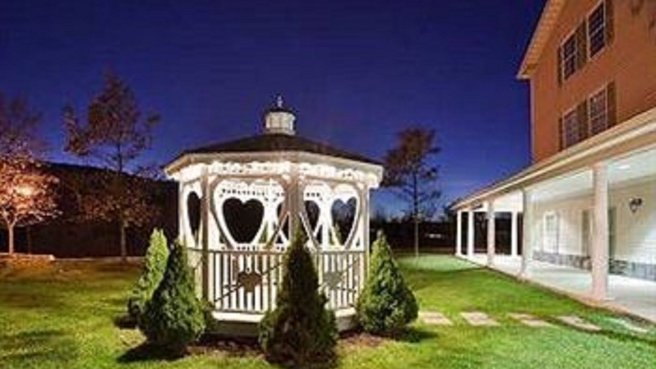 Photo of Buildings in Central Bridge