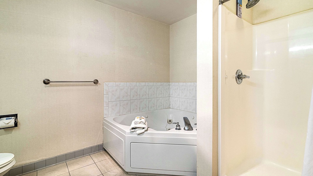 Photo of Others in Central Bridge