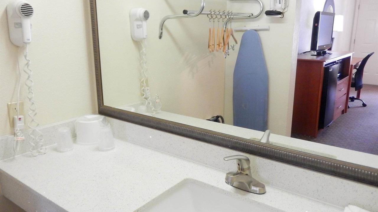 Photo of Bathroom in Luling