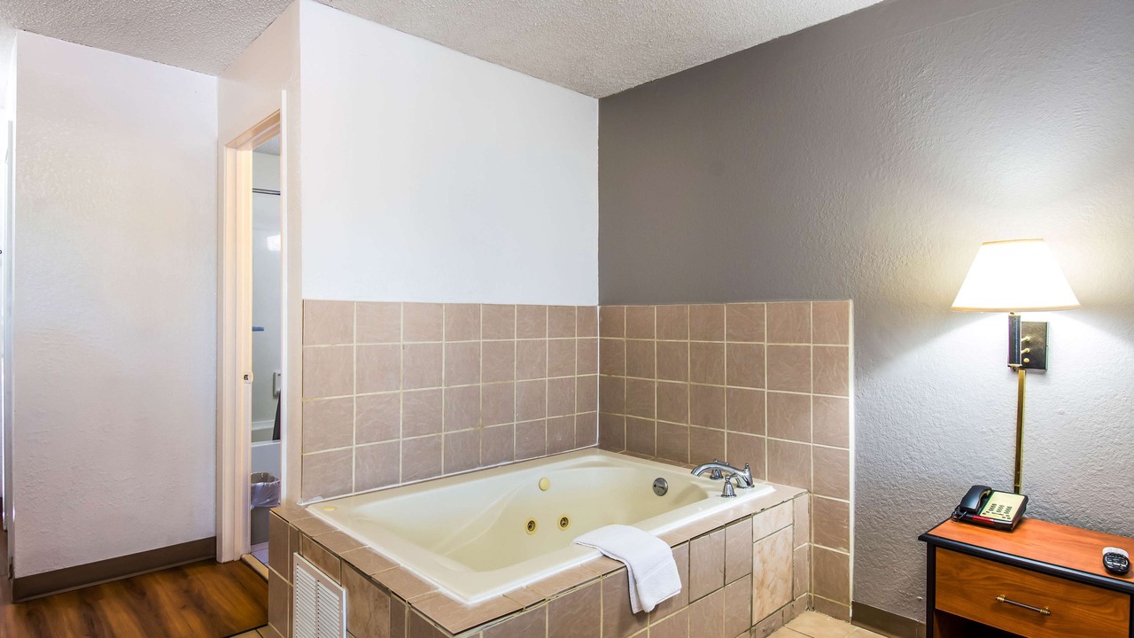 Photo of Bathroom in Lake Hamilton