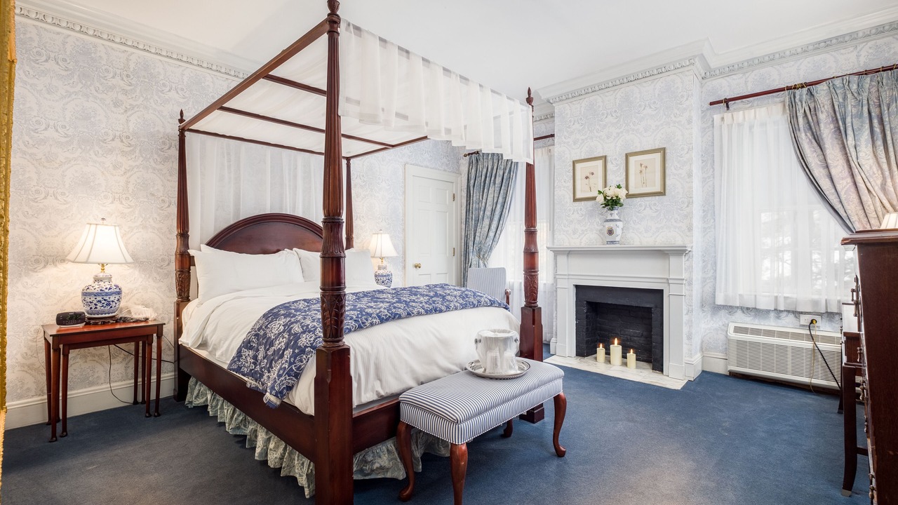 Photo of Bedroom in Simsbury Center