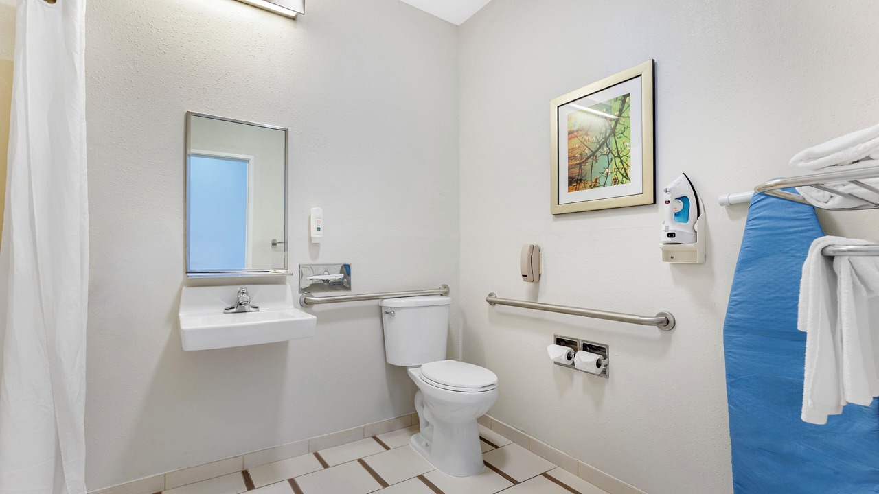 Photo of Bathroom in Keokuk