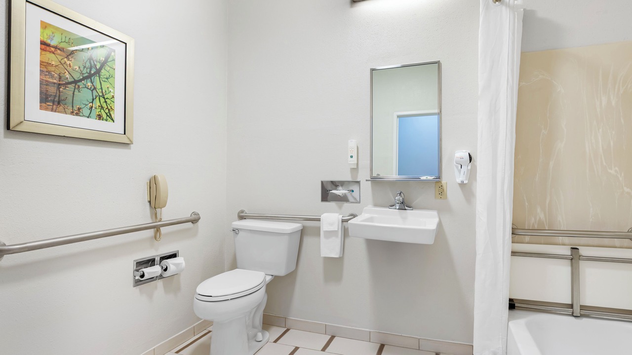 Photo of Bathroom in Keokuk