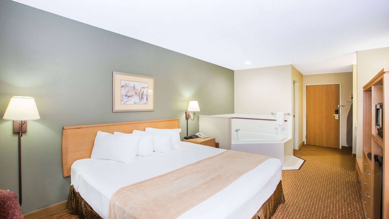 Photo of Bedroom in Spirit Lake