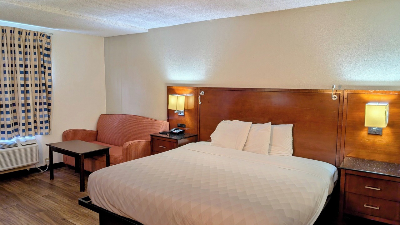 Photo of Bedroom in Forsyth