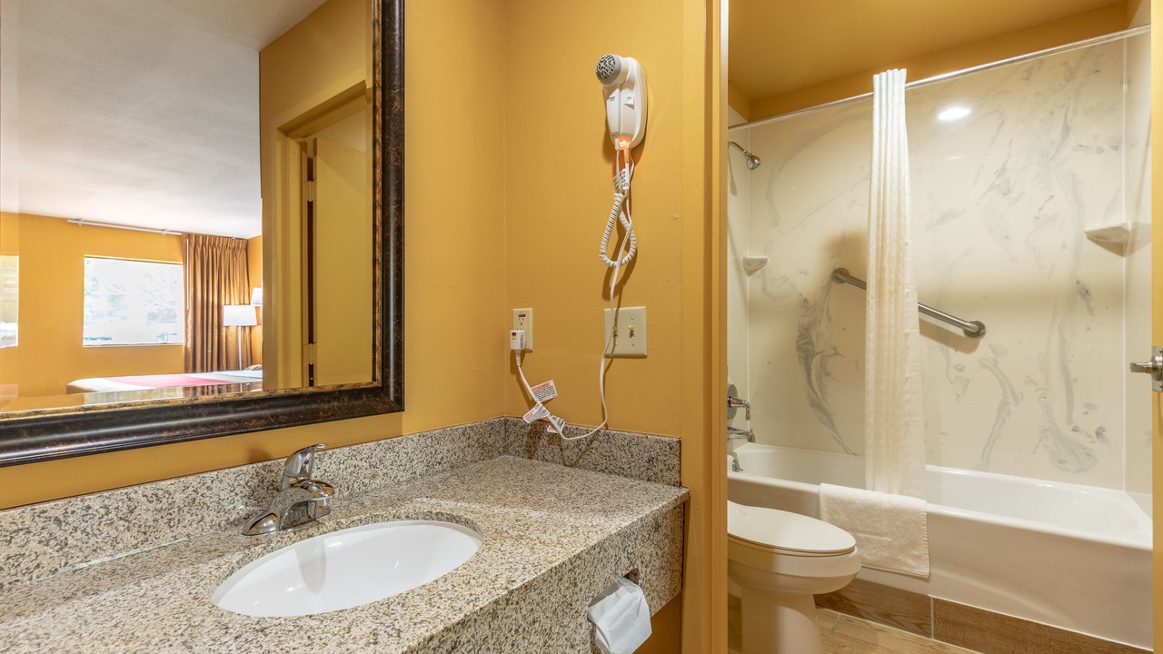 Photo of Bathroom in Kingsland